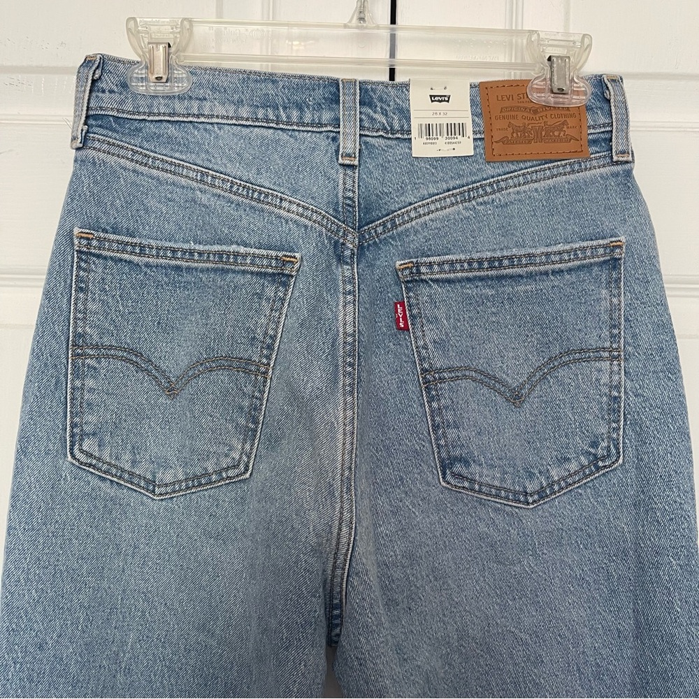 NEW Levi's Premium 70s High Rise Flare Jeans - Picture 8 of 13